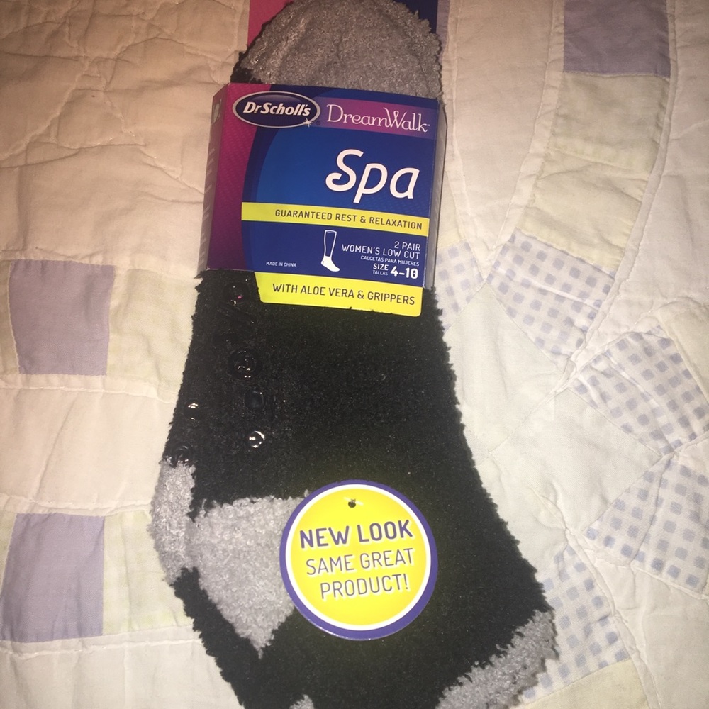 2 pair Dr. Scholls non slip/gripper fuzzy socks